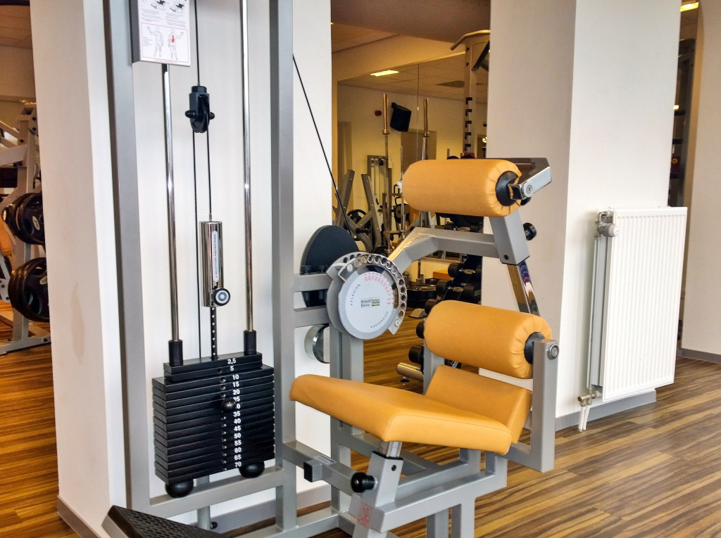 Revalidatie apparatuur Technogym ''Lower Back'' voor revalidatie fitnessprogramma's bij Fitness de Bataaf.